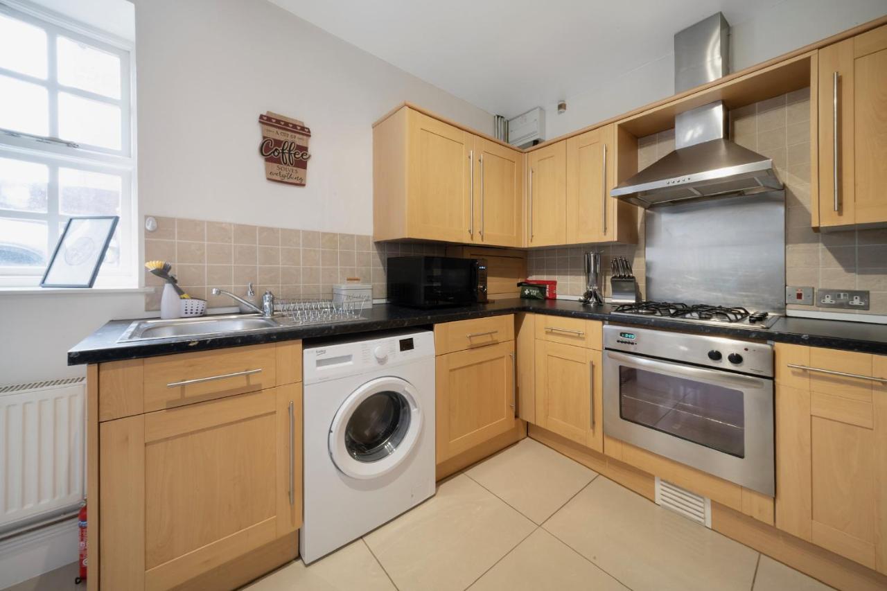 1 Bed House, Free Parking, 15 Minutes From Cheltenham Races Gloucester Exteriér fotografie