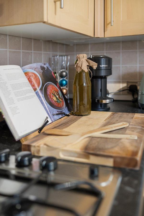 1 Bed House, Free Parking, 15 Minutes From Cheltenham Races Gloucester Exteriér fotografie